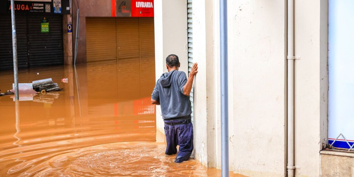 Saiba como prevenir doenças como a leptospirose, após chuvas no RS