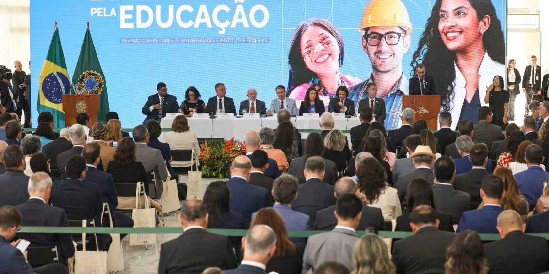 Governo anuncia R$ 5,5 bi para obras e novos campi universitários