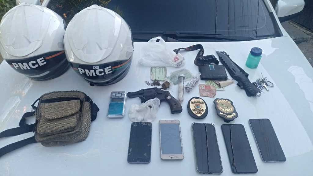 PMCE e PCCE prendem dupla em flagrante em posse de arma de fogo e drogas em Maracanaú