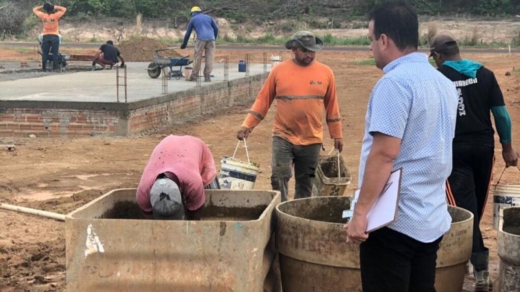 Prefeito Diego Teixeira anuncia conclusão da praça de eventos para o segundo semestre