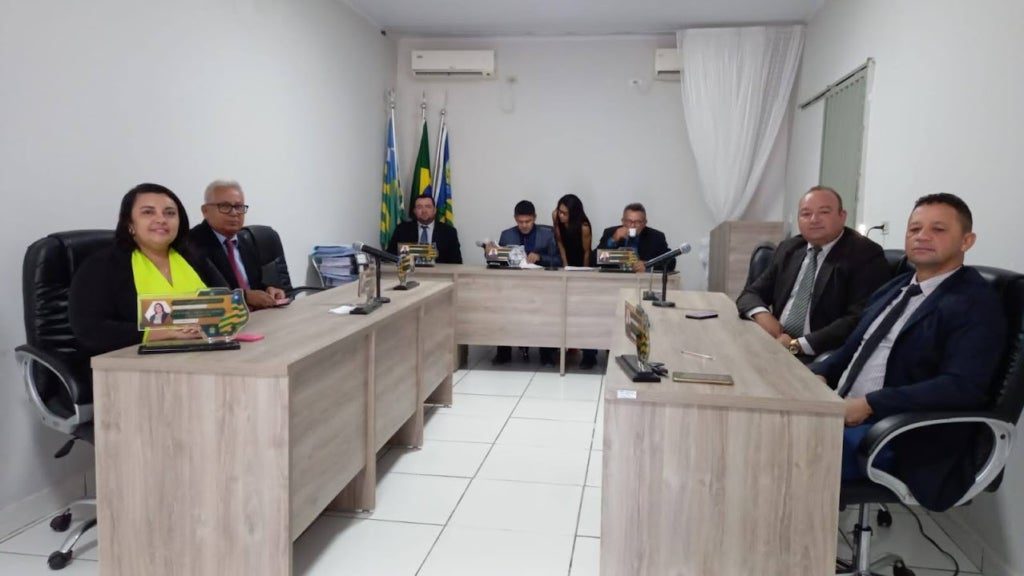sessão com vereadores em pajeú do piauí para apresentação de balancetes