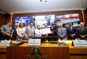 POLÍCIA CIVIL PARTICIPA DE HOMENAGEM AO SECRETÁRIO DE SEGURANÇA PÚBLICA MAURÍCIO MARTINS NA ASSEMBLEIA LEGISLATIVA DO MARANHÃO