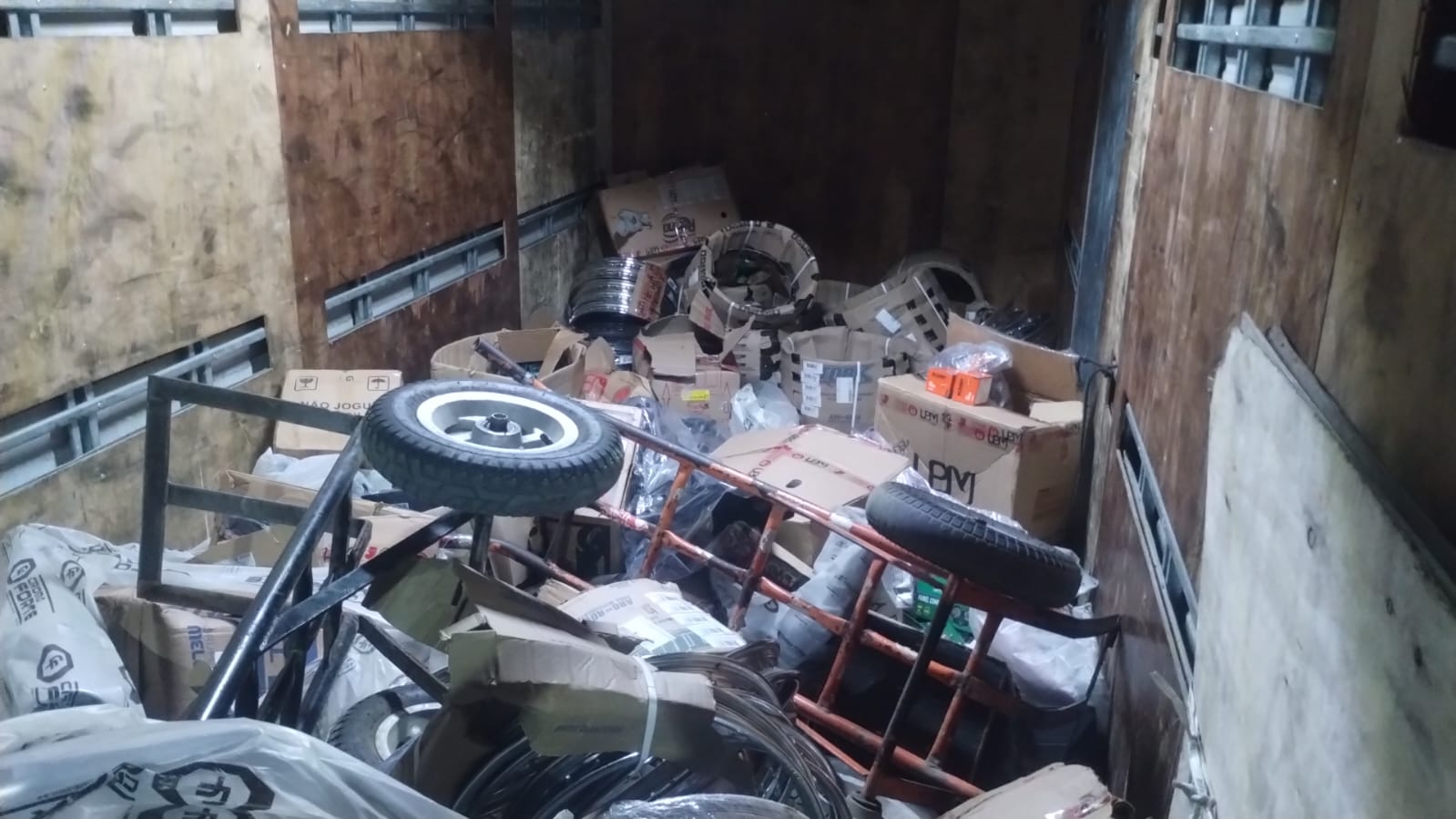 Após investigação, PCCE recupera carregamento de peças de motocicletas no Ancuri