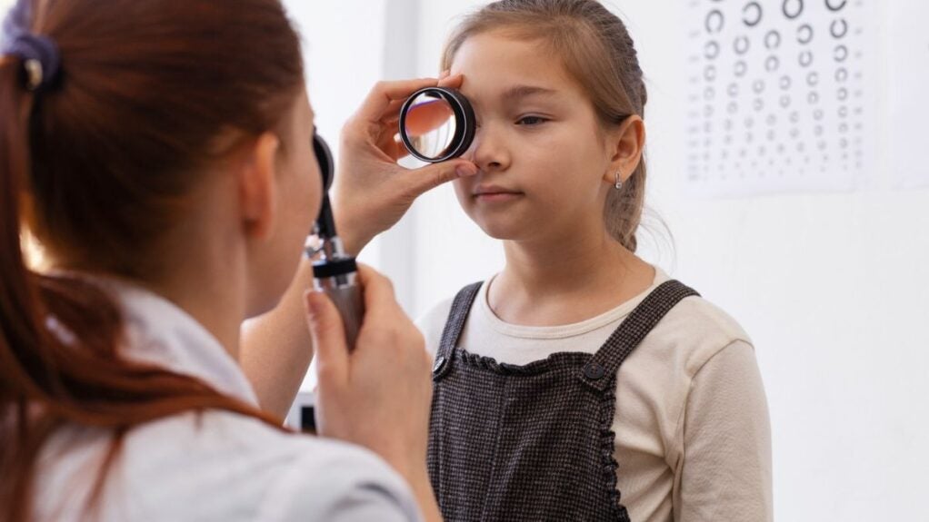 De olhos nas férias oftalmologista reforça importância de cuidar da saúde ocular das crianças