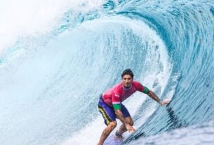 Gabriel Medina brilha em Teahupoo e chega às quartas de final no surfe