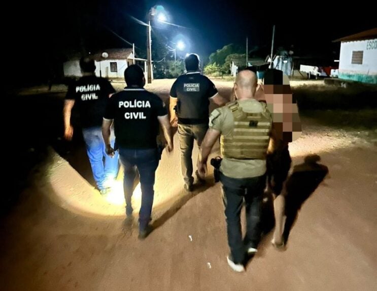 IRMÃOS FORAGIDOS DA JUSTIÇA SÃO PRESOS PELA POLÍCIA CIVIL EM ITINGA; A DUPLA É ACUSADA POR CRIMES DE FEMINICÍDIO E ESTUPRO