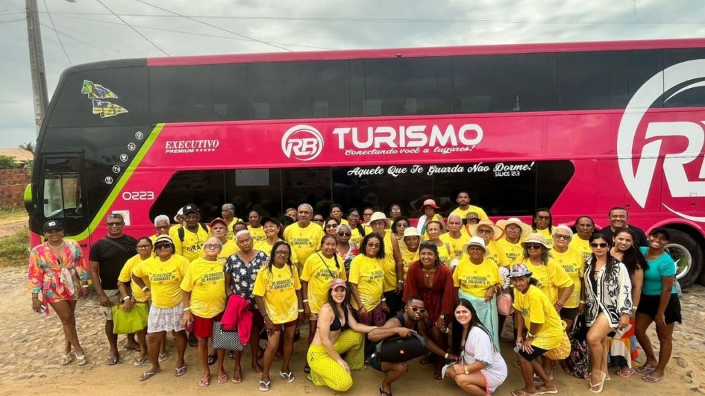 Idosos de Amarante participam de passeio no Litoral do Piauí