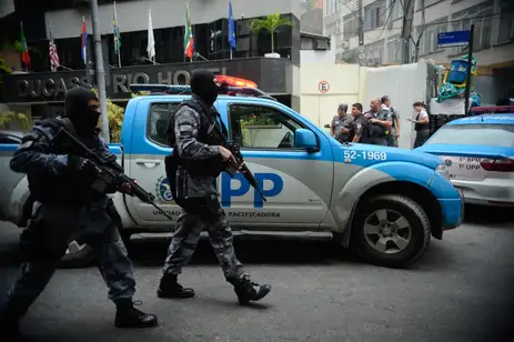 Rio de Janeiro - Operação policial após ataques às bases das Unidades de Polícia Pacificadora (UPP) nas comunidades do Cantagalo e Pavão-Pavãozinho, em Copacabana. (Fernando Frazão/Agência Brasil)