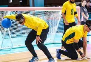 Atual campeão, goalball do Brasil supera França na estreia em Paris