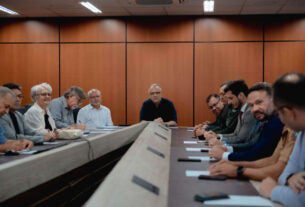 Gestores da SSPDS recebem professores pesquisadores da UFC e Uece