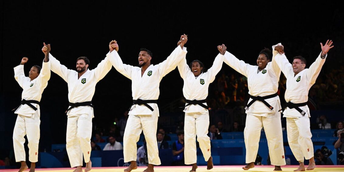 Judô brasileiro fecha Olimpíada com bronze por equipes