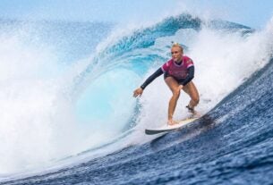 Tati Weston-Webb garante ao menos a prata para o Brasil no surfe