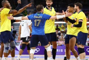 Vôlei masculino: Brasil vence Egito e se garante nas quartas em Paris