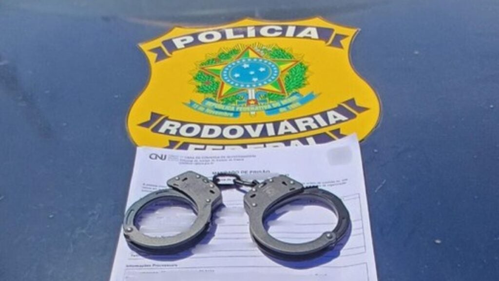 PRF prende em Picos homem com mandado em aberto por homicídio