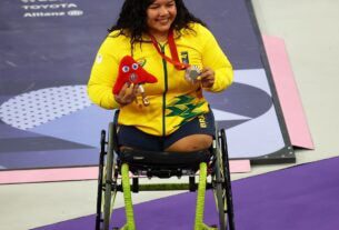 Maria de Fátima Castro levanta 133 quilos para ganhar bronze em Paris