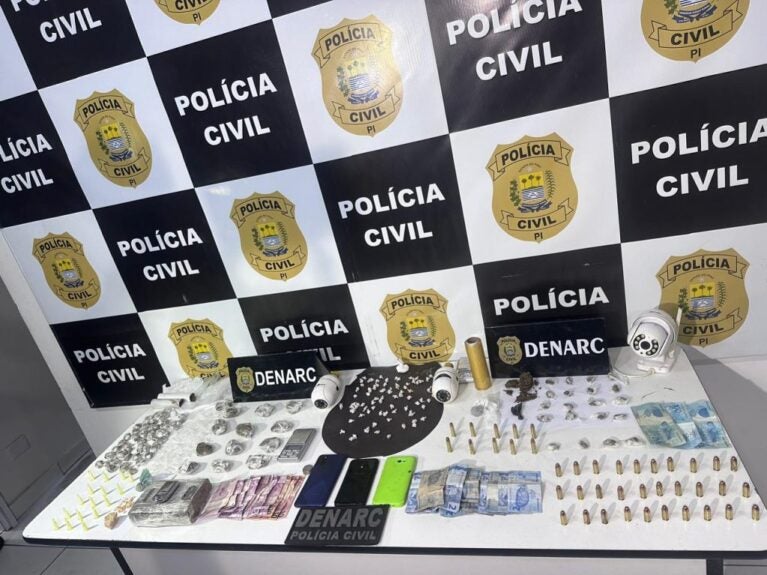 Polícia Civil cumpre 12 mandados de busca e prende três pessoas por tráfico de drogas durante operação na zona norte de Teresina