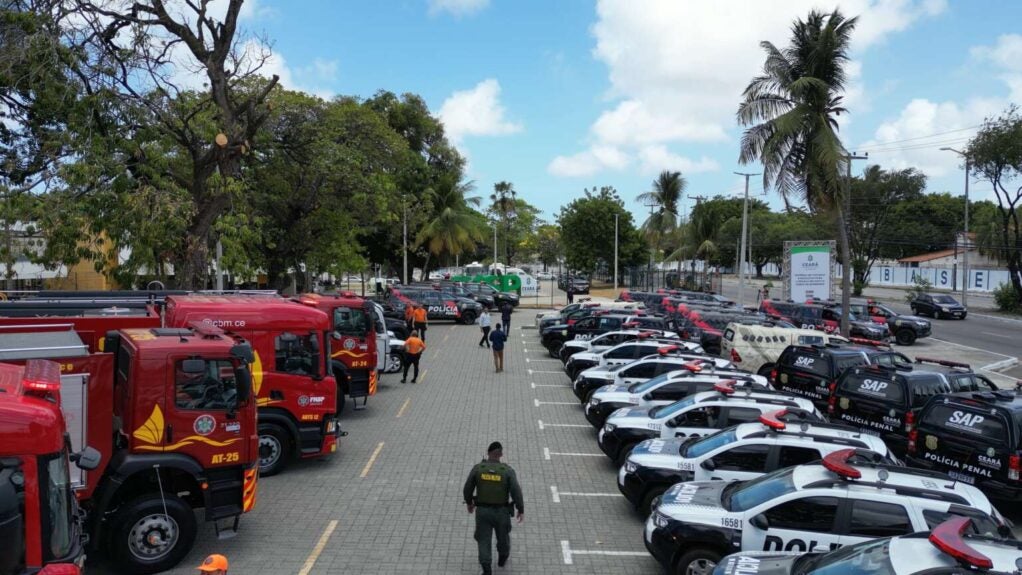 Governo do Ceará entrega 41 viaturas e 150 bicicletas para Forças de Segurança