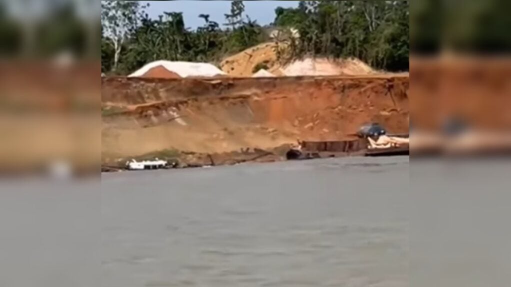 Porto da Terra Preta desaba e deixa criança desaparecida