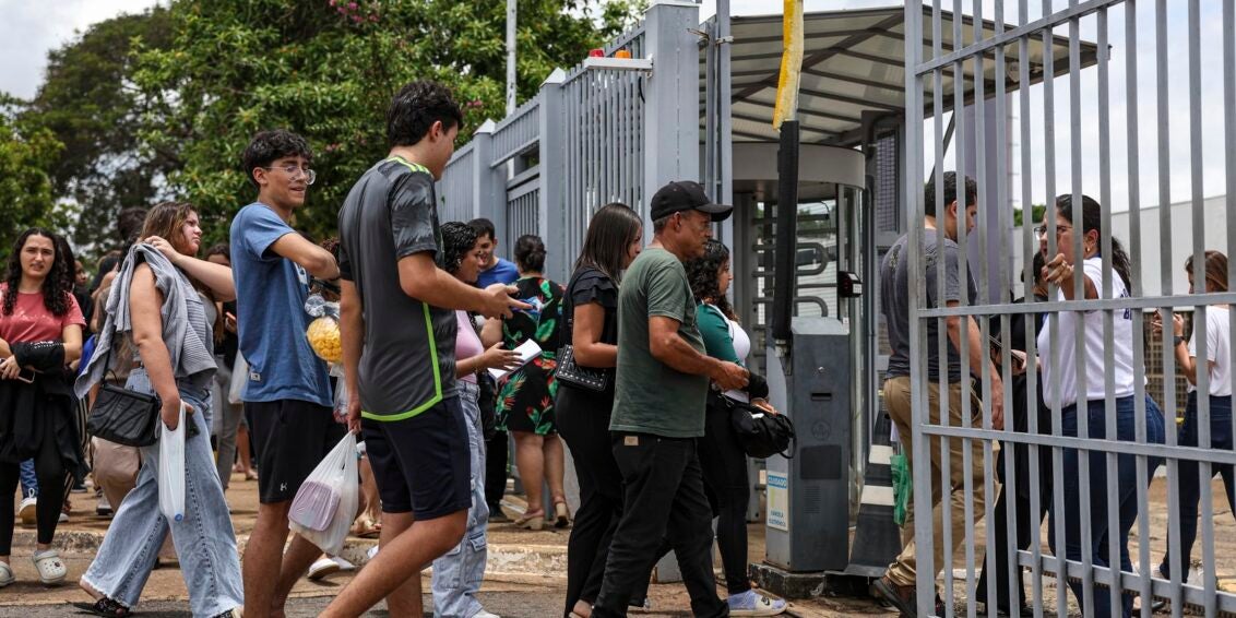 Estudantes aprovam tema da redação do Enem, mas acham prova cansativa