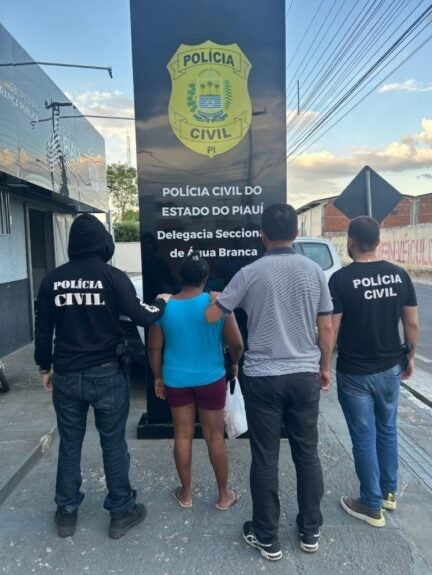 Polícia Civil prende mulher por crime de estupro de vulnerável no estado