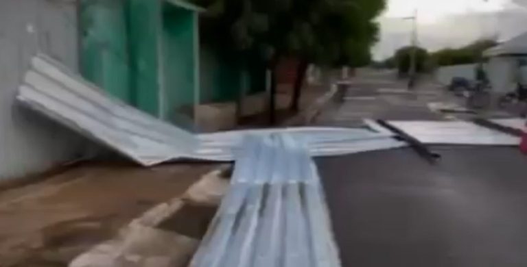 Ventania em Curral Novo: forte temporal causa destruição no município