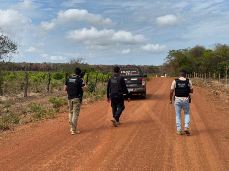 INVESTIGADO POR TRÁFICO DE DROGAS É PRESO EM FLAGRANTE POR POSSE ILEGAL DE ARMA DE FOGO, EM SÃO DOMINGOS DO MARANHÃO