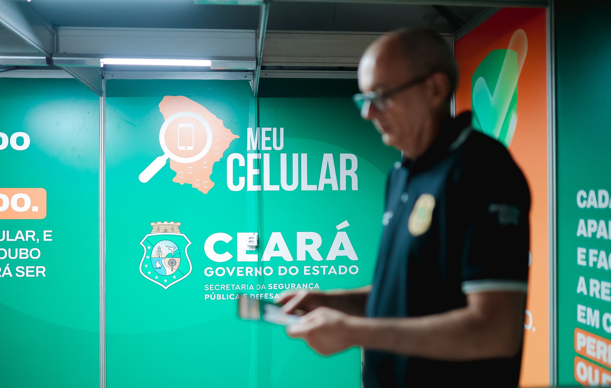 Governador Elmano de Freitas faz balanço do programa Meu Celular e inicia entrega de novo lote de aparelhos recuperados