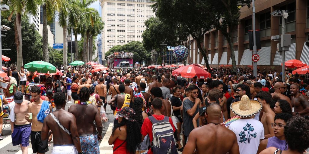 Especialistas recomendam "etiqueta respiratória" após carnaval