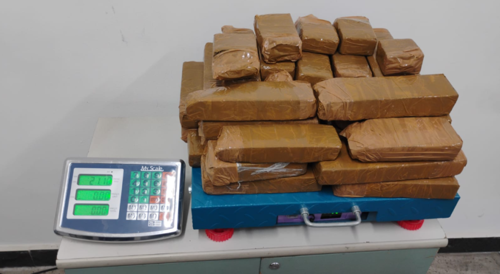 Dupla em posse de mais de 21kg de drogas é presa em flagrante pela PCCE em Caririaçu