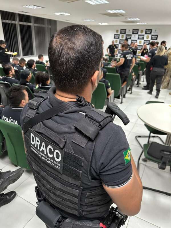 Em combate a grupos criminosos na Capital e RMF, dez pessoas são presas durante operação