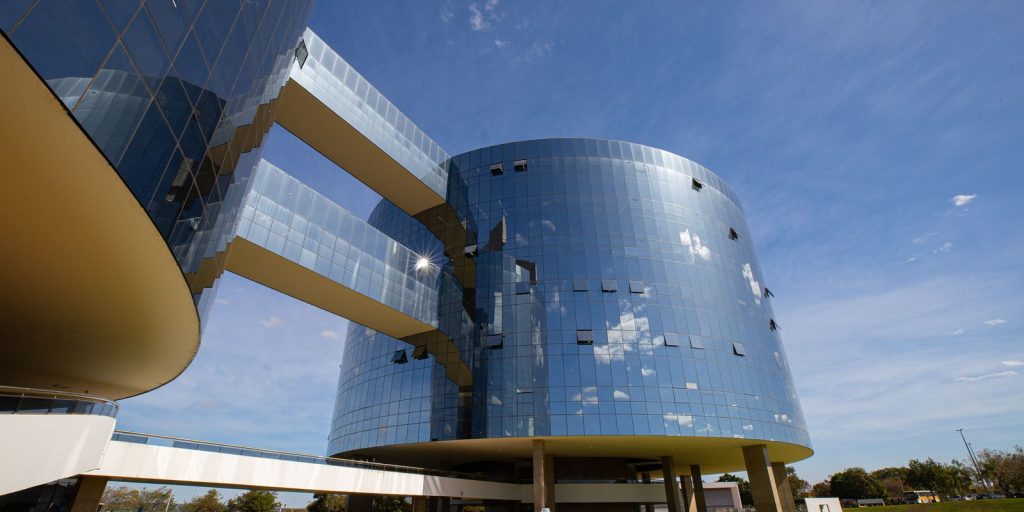 MPF questiona veto a terapia hormonal para crianças e adolescentes