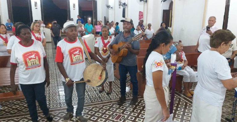 Terceira noite do Tríduo da Festa do Divino e programação do fim de semana em Amarante