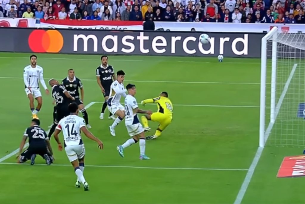 Glorioso perde por 2 a 0 para a LDU em Quito e é eliminado da Libertadores