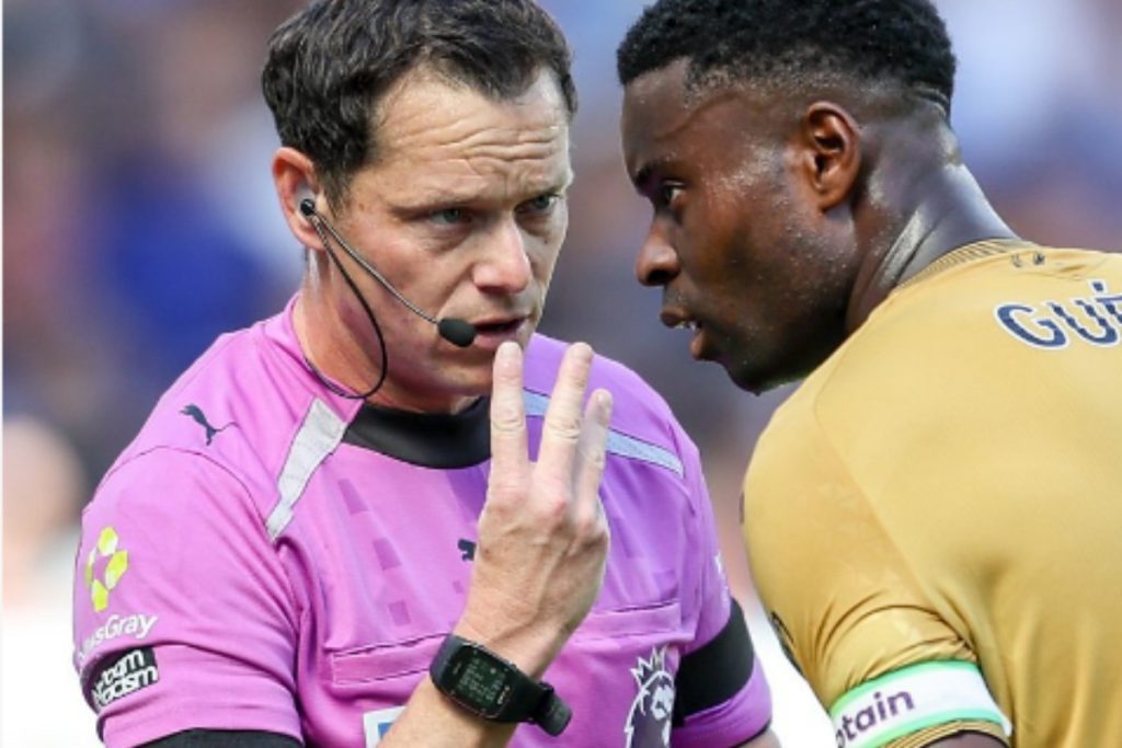 Chelsea usa seis atacantes contratados por £250 milhões, mas não marca na estreia da Premier League contra o Crystal Palace. Veja os detalhes da partida.