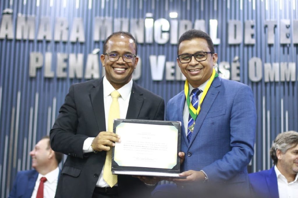 Dr Francisco é homenageado com Medalha do Mérito Legislativo em Teresina