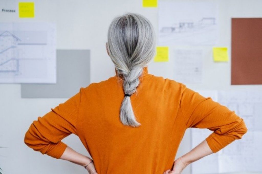 engenheira demitida por ter idade avançada