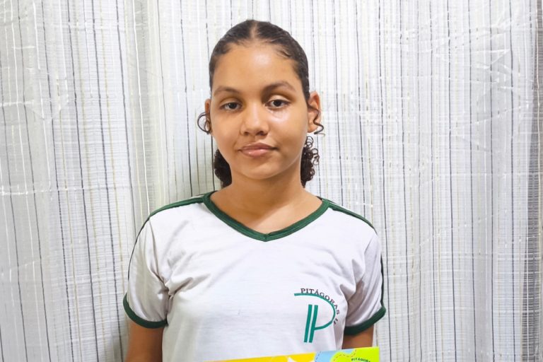 Aos 13 anos, aluna do Grupo Pitágoras já leu mais de 80 livros e se torna destaque por seu hábito de Ler