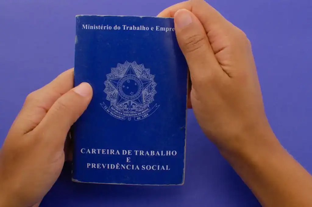 Pedreiro será indenizado após admissão sem contratação