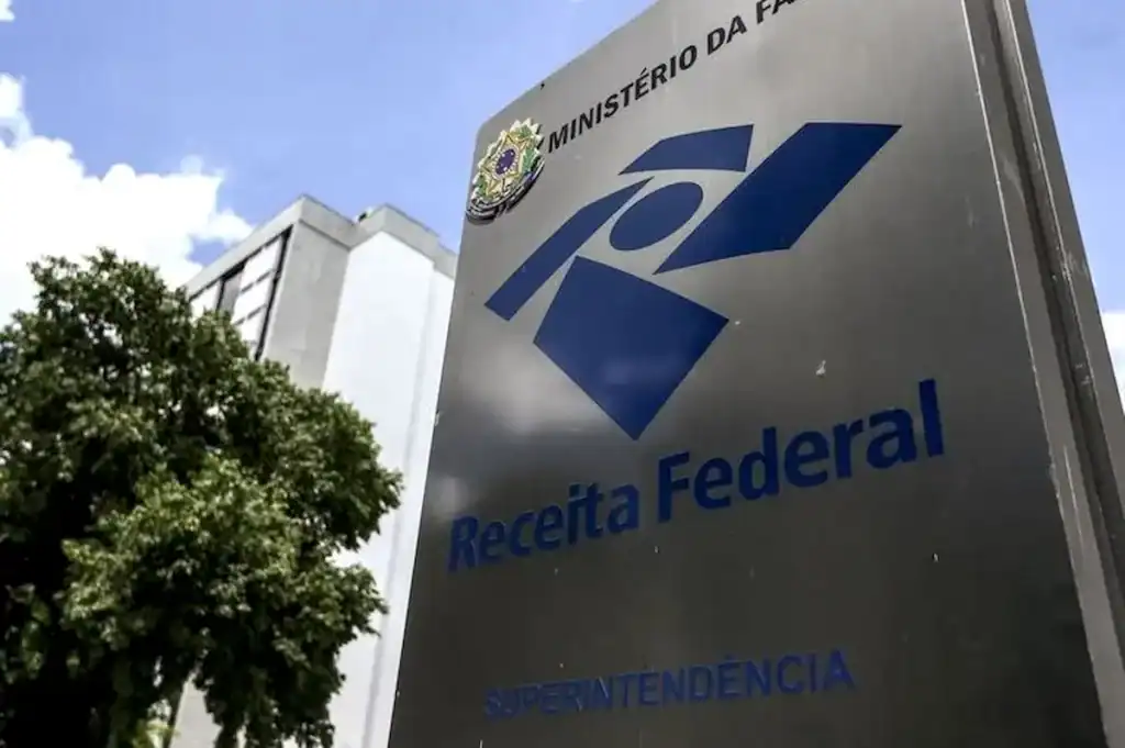 Receita desmente notificação de quem mora com os pais.