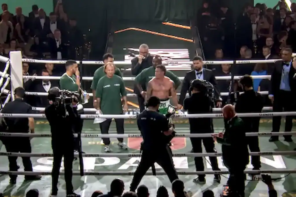ânimos exaltados no ring após desentendimento em luta de box