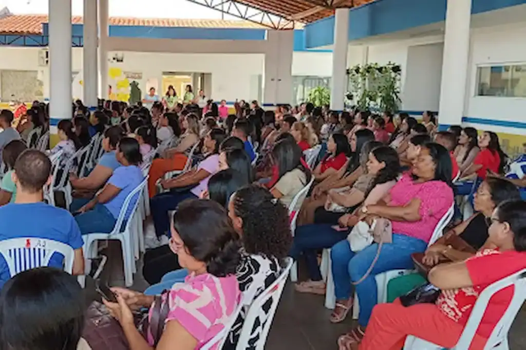 Professores participando do clico formativo com foco no pacto pela aprendizagem