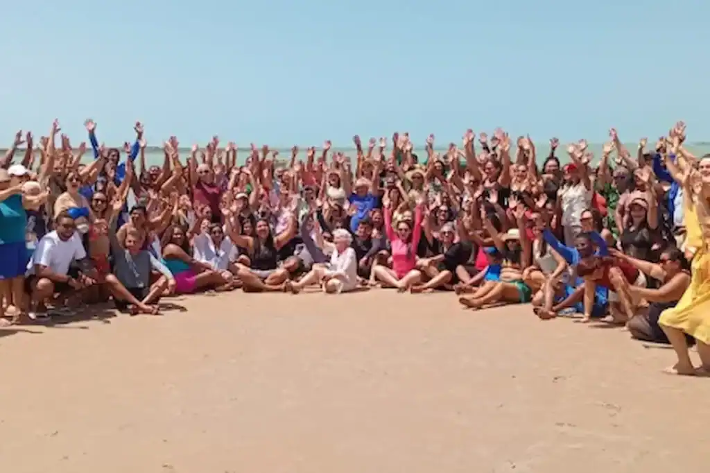 Ao passeio no Litoral do Piauí foram 200 idosos do grupo Joias Raras