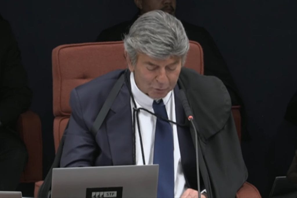 Ministro Fux pede anulação do julgamento de Bolsonaro