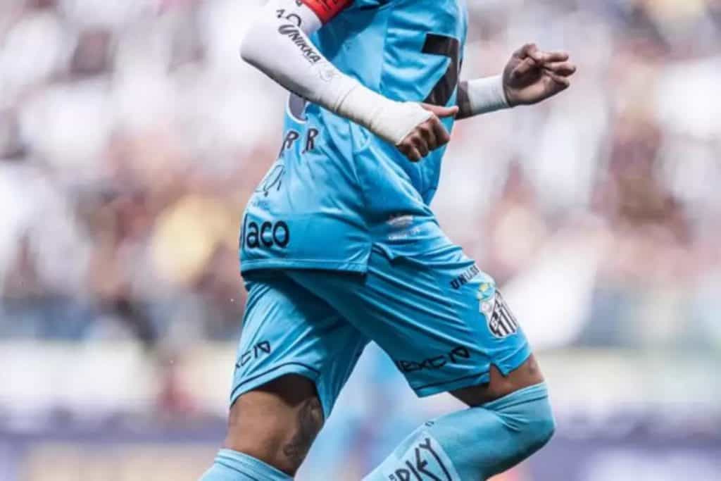 Neymar detona gramado sintético em jogo do Santos na Arena