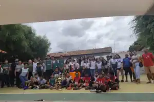 Alunos jogando futsal na final dos Jogos Interclasses 2025