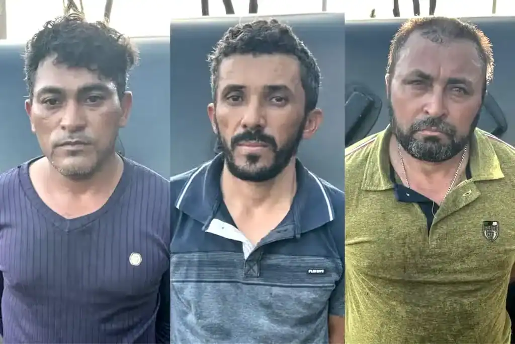 Três homens foragidos, algemados, após serem presos pela Polícia Civil em Goiás