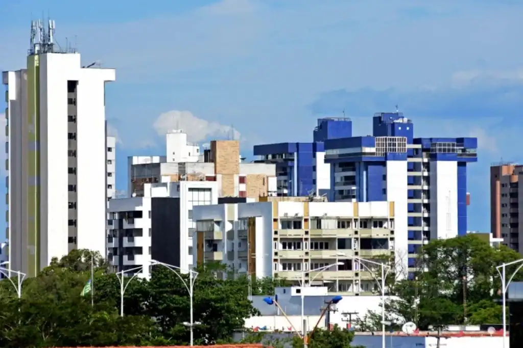 Fachada de um hotel ou pousada no Piauí