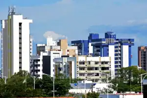 Fachada de um hotel ou pousada no Piauí
