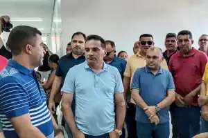 Josimar de Maranhãozinho com Adelbarto Santos e lideranças no hospital
