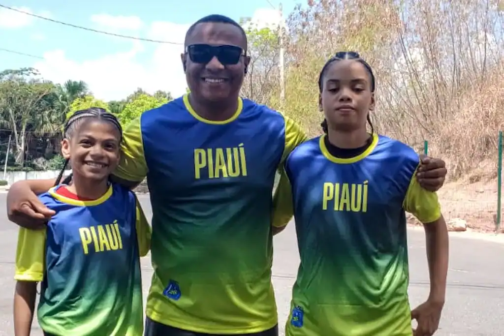 Foto das jovens atletas de judô de Amarante, Isabela e Helena, antes de viajar para João Pessoa